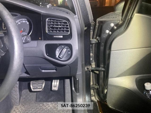 VolksWagen GOLF VARIANT 2016-09 8247159-13