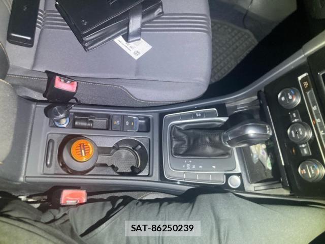 VolksWagen GOLF VARIANT 2016-09 8247159-18
