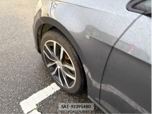 VolksWagen GOLF VARIANT 2018-02 8369744-11