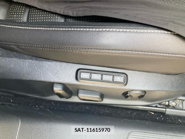 VolksWagen GOLF VARIANT 2019-08 8667146-24