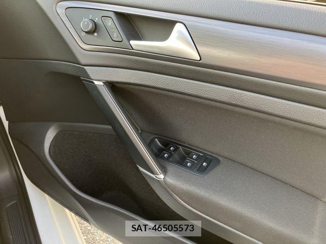 VolksWagen GOLF VARIANT 2019-07 8686930-24