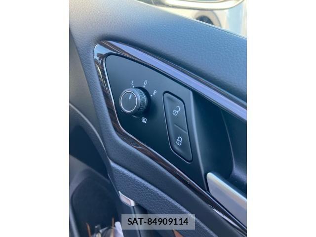 VolksWagen GOLF VARIANT 2018-04 8746857-12