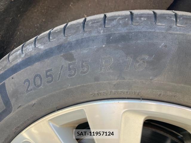 VolksWagen GOLF VARIANT 2015-09 8746861-16