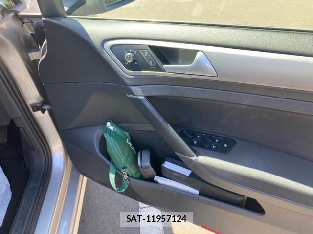 VolksWagen GOLF VARIANT 2015-09 8746861-19