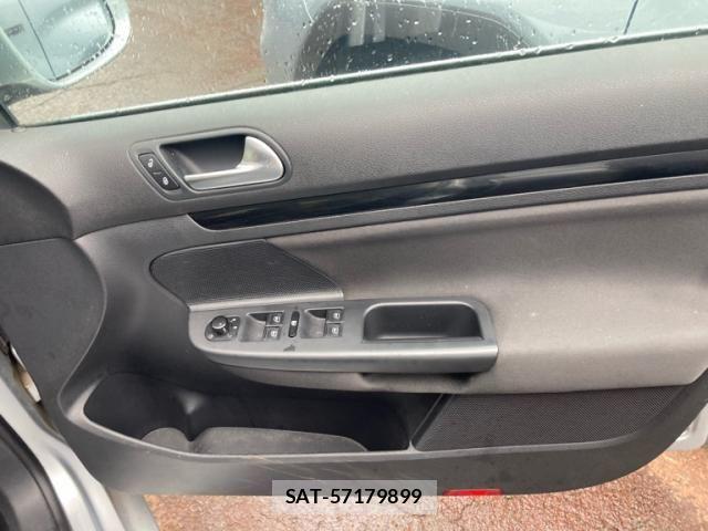 VolksWagen GOLF VARIANT 2012-08 8782631-5