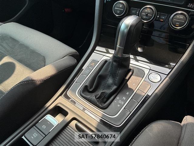 VolksWagen GOLF VARIANT 2018-06 8797932-15