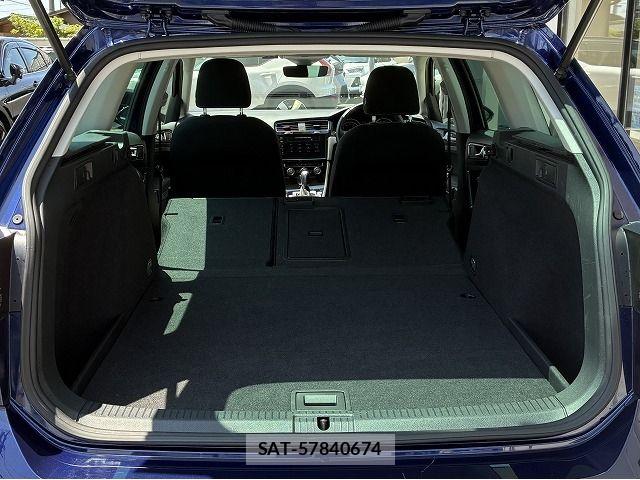 VolksWagen GOLF VARIANT 2018-06 8797932-26