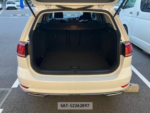 VolksWagen GOLF VARIANT 2018-08 8832504-6
