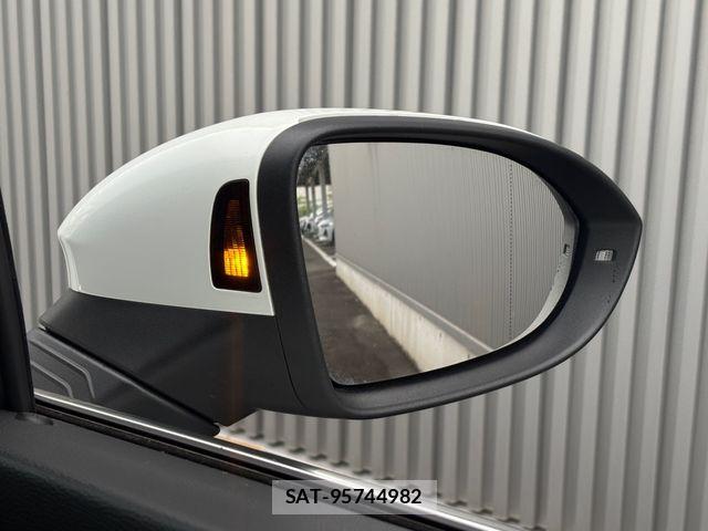 VolksWagen GOLF VARIANT 2024-06 8882977-9
