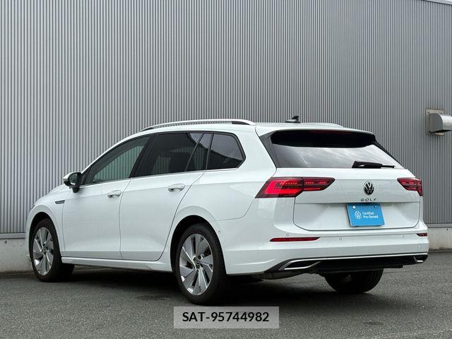 VolksWagen GOLF VARIANT 2024-06 8882977-13