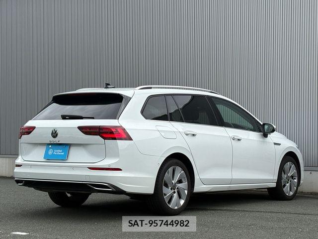 VolksWagen GOLF VARIANT 2024-06 8882977-14