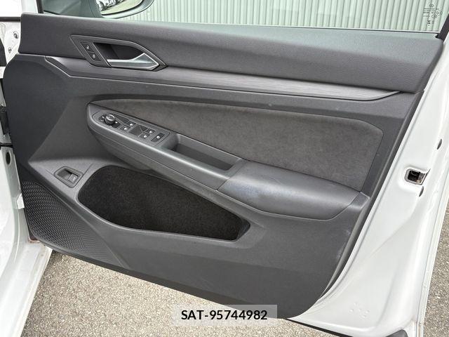 VolksWagen GOLF VARIANT 2024-06 8882977-21