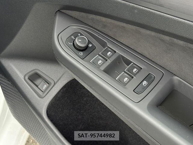 VolksWagen GOLF VARIANT 2024-06 8882977-22
