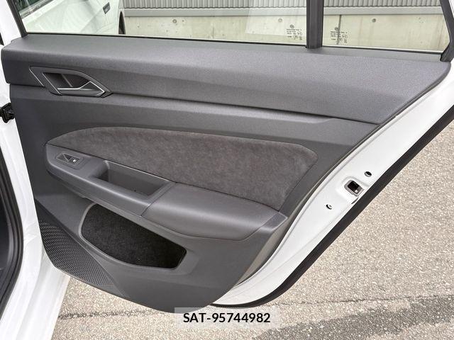 VolksWagen GOLF VARIANT 2024-06 8882977-23
