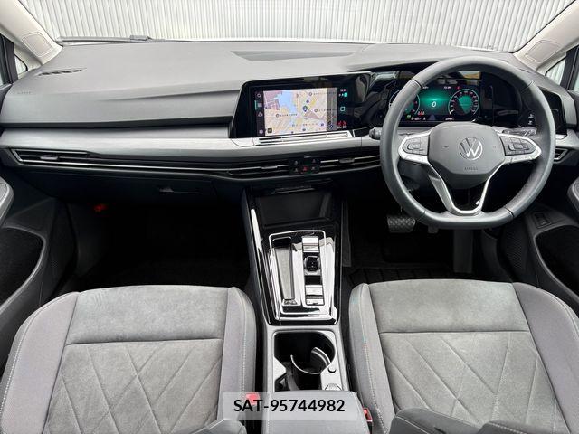 VolksWagen GOLF VARIANT 2024-06 8882977-24