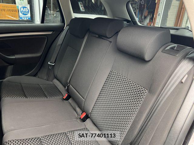 VolksWagen GOLF VARIANT 2011-09 8882980-15