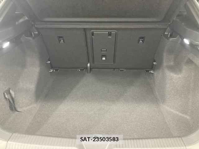 VolksWagen ID.4 2023-09 3911261-12
