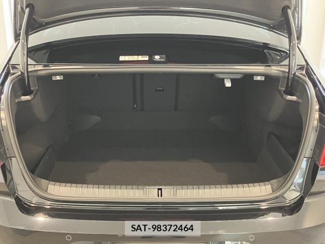 VolksWagen PASSAT 2017-03 7730725-26