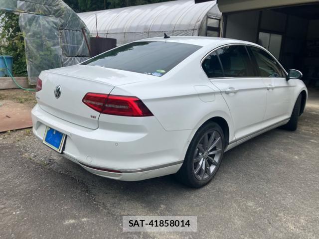 VolksWagen PASSAT 2017-10 8039188-3
