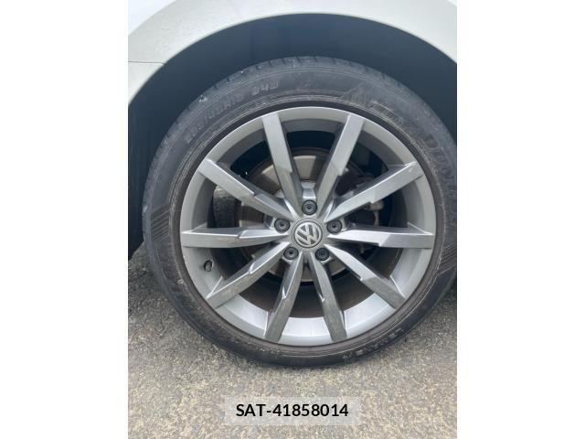 VolksWagen PASSAT 2017-10 8039188-6