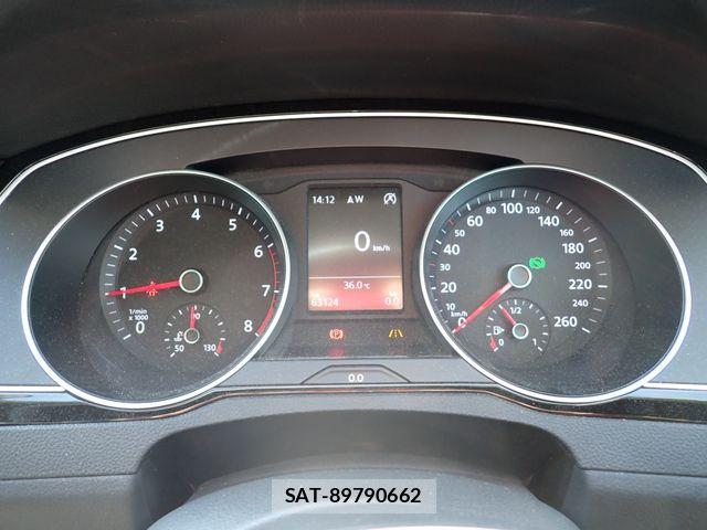 VolksWagen PASSAT 2015-08 8318089-9