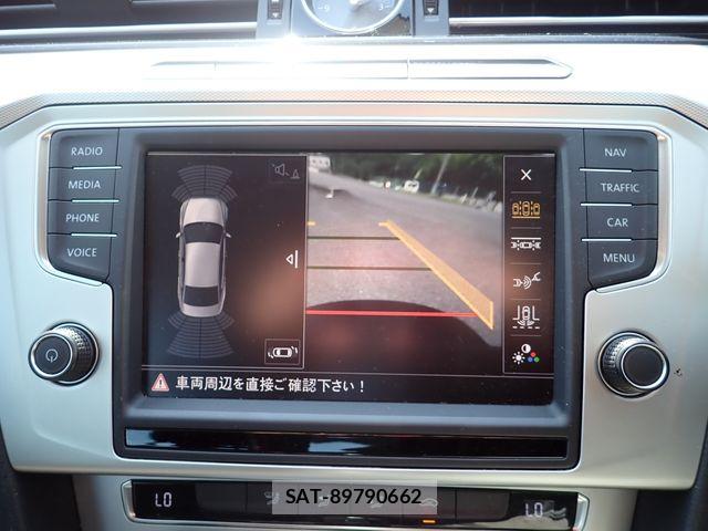 VolksWagen PASSAT 2015-08 8318089-13
