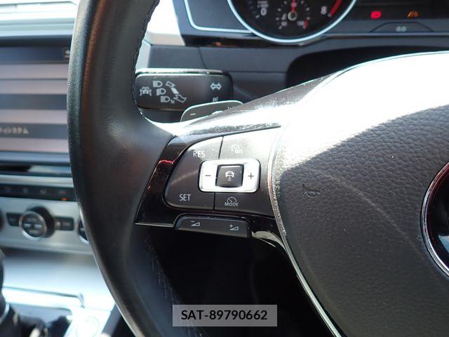 VolksWagen PASSAT 2015-08 8318089-17