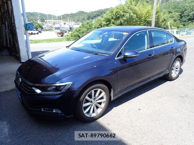 VolksWagen PASSAT 2015-08 8318089-5
