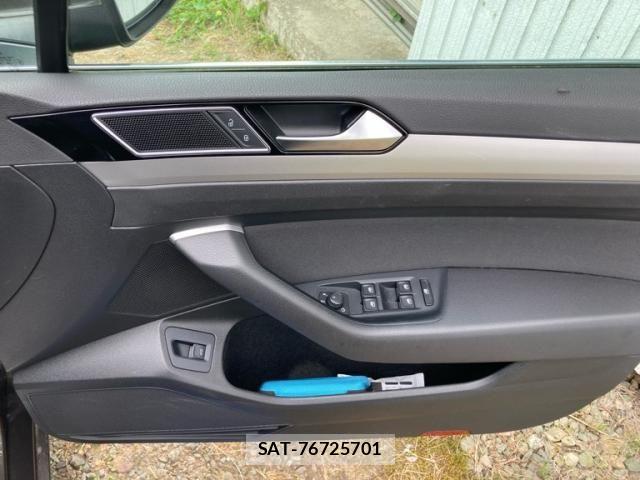 VolksWagen PASSAT 2016-06 8439107-17