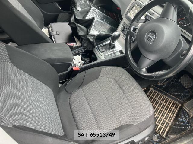 VolksWagen PASSAT 2011-11 8629757-9
