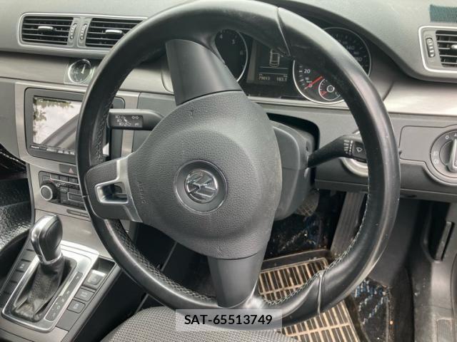 VolksWagen PASSAT 2011-11 8629757-12