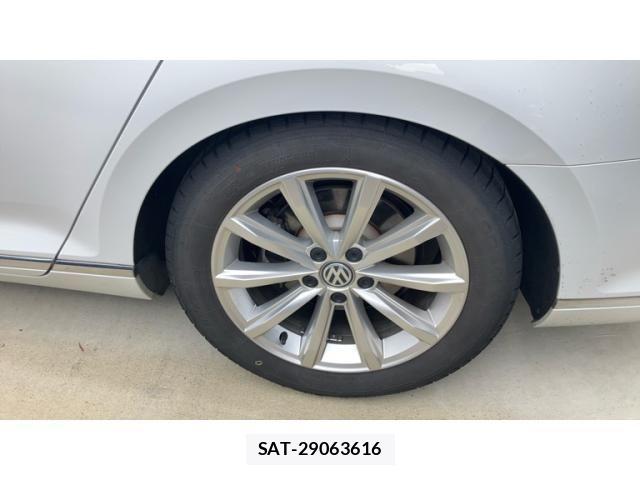 VolksWagen PASSAT VARIANT 2018-02 4604549-5