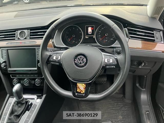 VolksWagen PASSAT VARIANT 2016-04 7061385-9