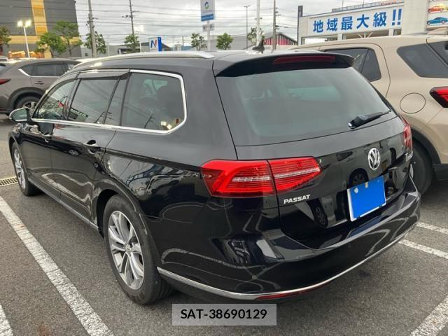 VolksWagen PASSAT VARIANT 2016-04 7061385-3