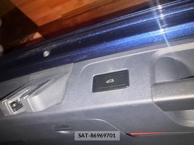 VolksWagen PASSAT VARIANT 2017-09 7227117-23