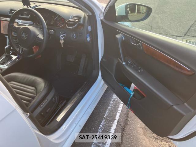 VolksWagen PASSAT VARIANT 2011-07 7252846-12