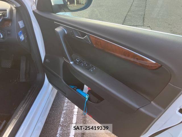 VolksWagen PASSAT VARIANT 2011-07 7252846-13