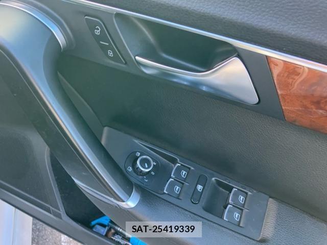 VolksWagen PASSAT VARIANT 2011-07 7252846-14