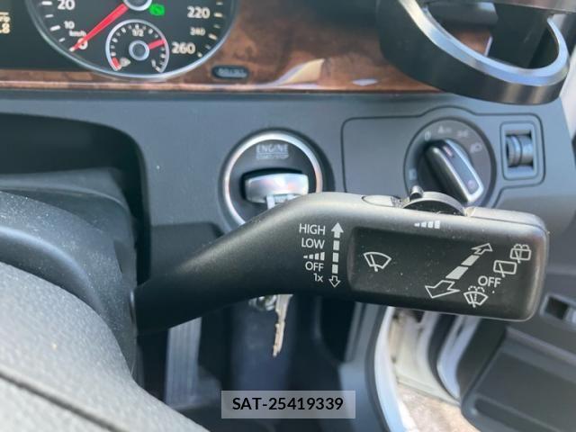 VolksWagen PASSAT VARIANT 2011-07 7252846-18