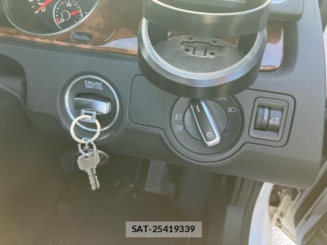 VolksWagen PASSAT VARIANT 2011-07 7252846-22