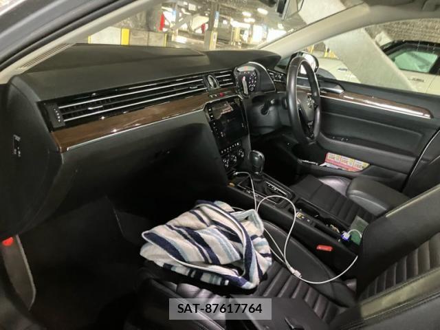 VolksWagen PASSAT VARIANT 2018-08 7252845-9