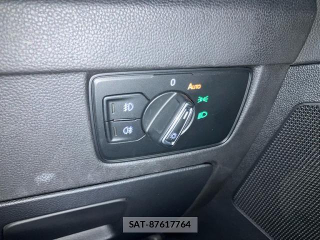 VolksWagen PASSAT VARIANT 2018-08 7252845-16