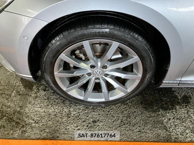 VolksWagen PASSAT VARIANT 2018-08 7252845-3