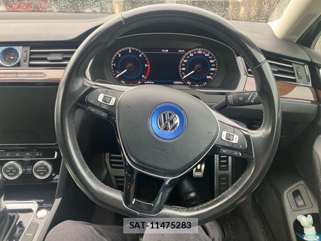 VolksWagen PASSAT VARIANT 2018-03 7331192-11