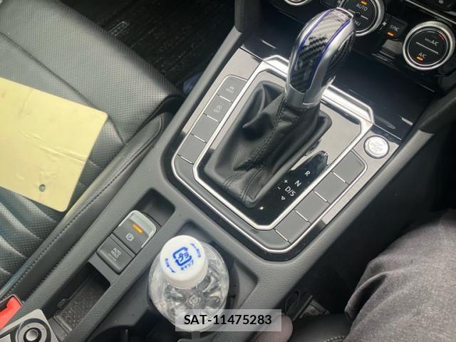 VolksWagen PASSAT VARIANT 2018-03 7331192-12