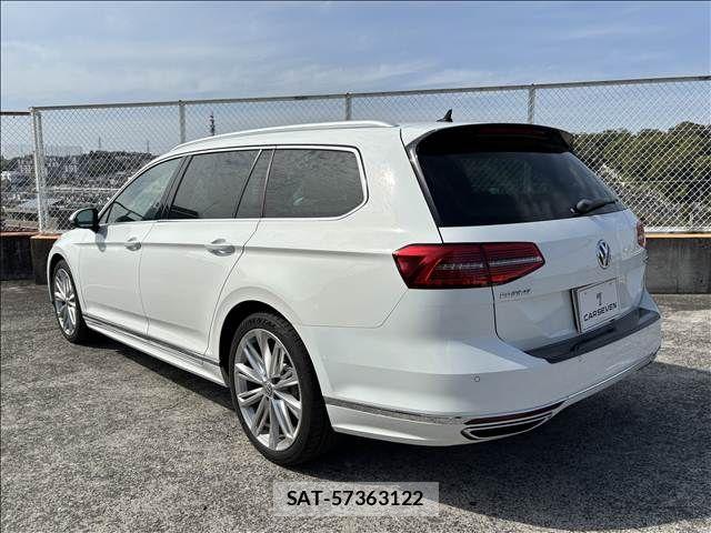 VolksWagen PASSAT VARIANT 2016-10 7458832-23