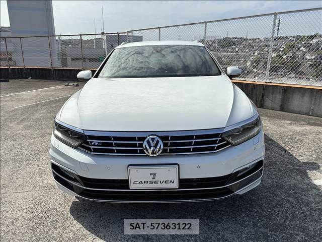 VolksWagen PASSAT VARIANT 2016-10 7458832-4