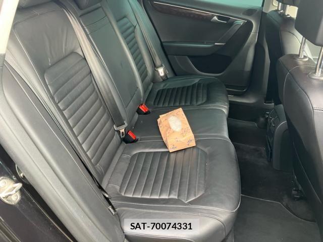 VolksWagen PASSAT VARIANT 2012-03 7790512-13