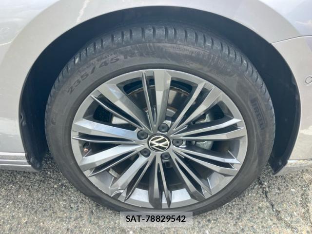VolksWagen PASSAT VARIANT 2021-08 8039189-4