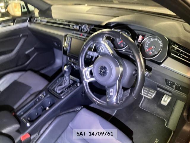 VolksWagen PASSAT VARIANT 2015-10 8039190-15